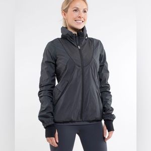 EUC Lululemon Run: Hustle Jacket (Color: Black Microstripe) (Size 8) ((RARE))